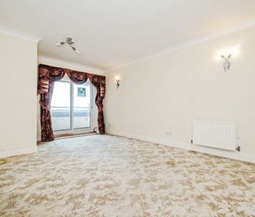 West Parade, Worthing, BN11 2 bedroom flat to rent - Photo 4