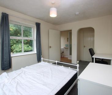 3 bedroom flat to rent - Photo 3