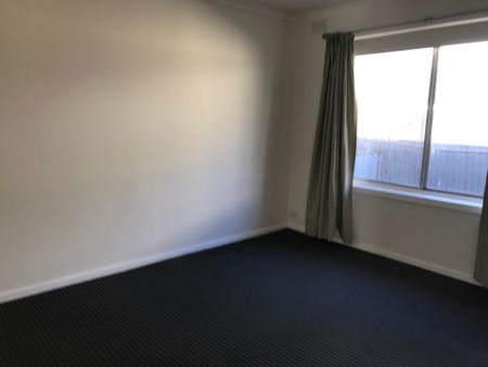 Ideally located 2 bedroom unit - ready to move in now! - Photo 3