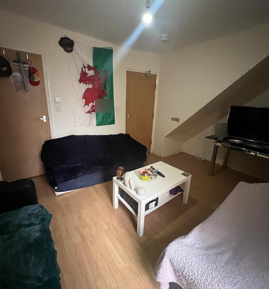 6 bedroom terraced house to rent - Photo 1