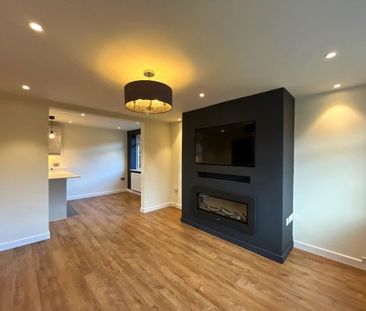 Rose Lea, Harwood, Bolton BL2 - Photo 2