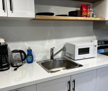 66 Wellington Street S #lower - Photo 3