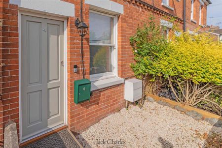 3 bedroom terraced house to rent - Photo 4