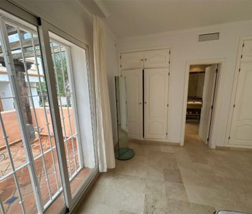 Casa adosada de alquiler en Urbanización Aloha Lake, 20, Los Naranjos - Photo 5