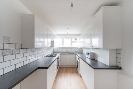 3 bedroom flat to rent - Photo 5