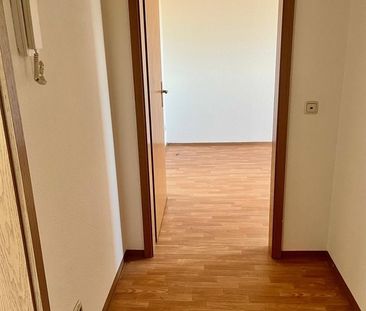 frei ab 01.01.2026 - Helle 1-Raum-Dachgeschosswohnung – ideal für j... - Foto 1
