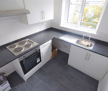 To Let 1 Bed Flat - Photo 3