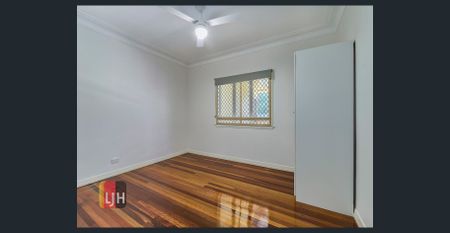 IMMACULATE FAMILY FRIENDLY HOME, IDEAL FOR ENTERTAINING ! - Photo 4