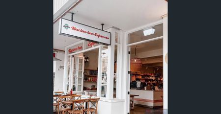 Ultra Modern Apartment to rear of security building - Photo 2