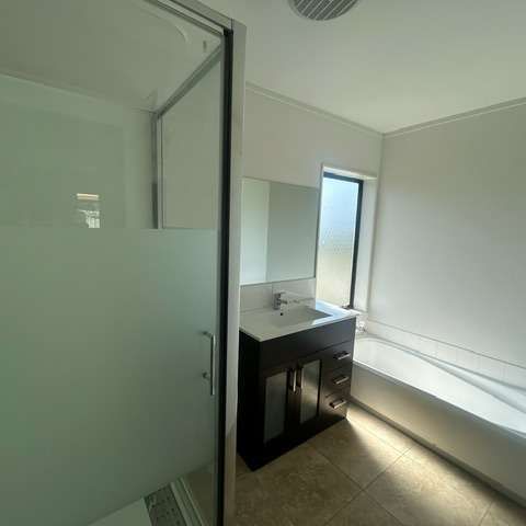 3 Bedrooms in BURSWOOD - Photo 1