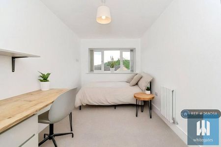 6 bedroom semi-detached house to rent - Photo 4