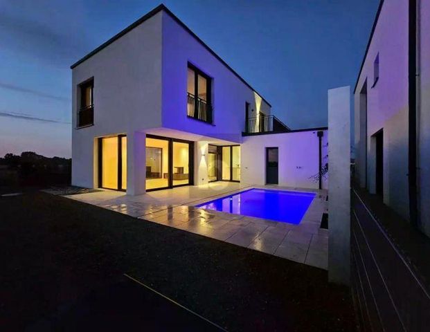 VERMIETUNG - MODENER LUXUS MIT POOL UND AUSBLICK - Foto 1