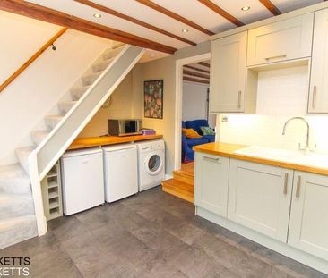 2 bedroom end of terrace house to rent - Photo 2