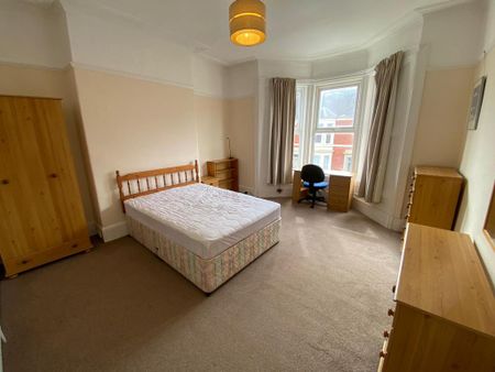 3 bedroom flat to rent - Photo 3