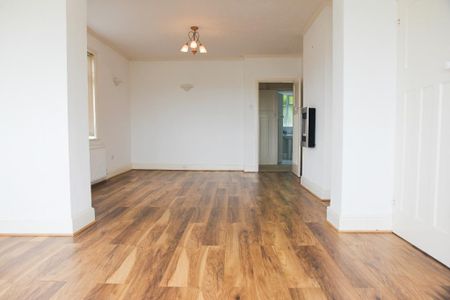 5 bedroom detached house to rent - Photo 3