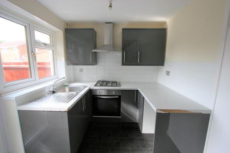 3 bedroom semi-detached house to rent - Photo 4