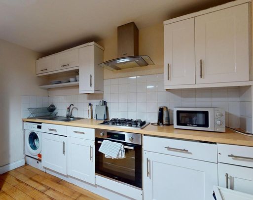 2 bedroom flat to rent - Photo 1