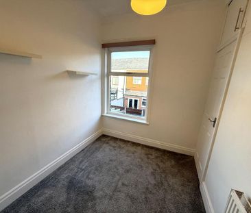 2 bedroom end of terrace house to rent - Photo 5