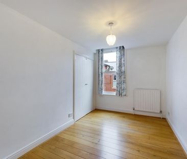 2 bedroom Flat To Let - Photo 6