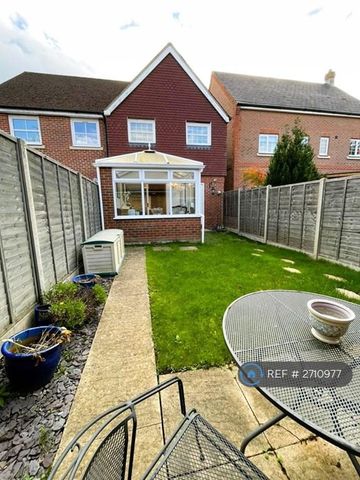 3 bedroom semi-detached house to rent - Photo 2