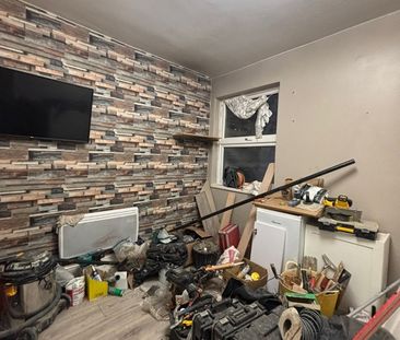 2 Bed Flat, Radstock Road, RG1 - Photo 3