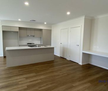 Stylish Four Bedroom Home in Southlakes Estate - Photo 4