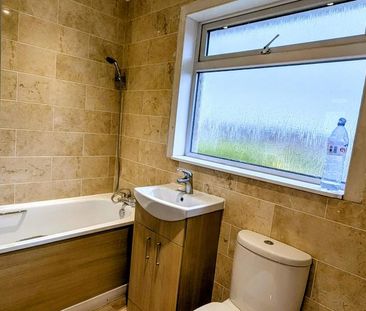 4 bedroom detached house to rent - Photo 5