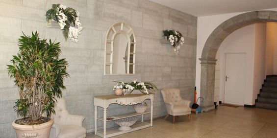 This exceptional apartment is located in the highly sought-after area of Le Bourg - Foto 3