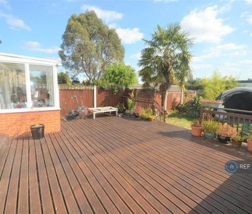 4 bedroom semi-detached house to rent - Photo 6