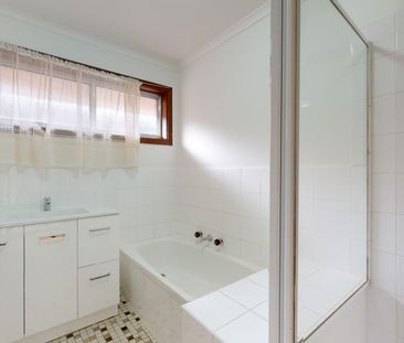 Family-Friendly Living Close to Schools, Shops & Parks - Photo 3