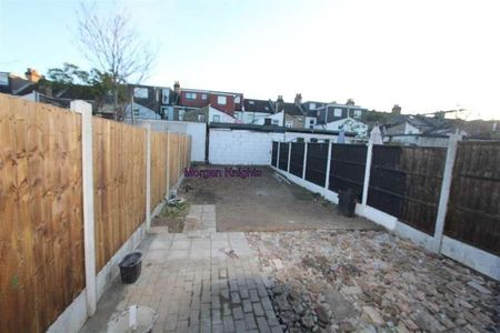 Sherrard Road, Forest Gate, E7 - Photo 3