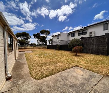 16 Woorite Place, Keilor East VIC 3033 - Photo 5