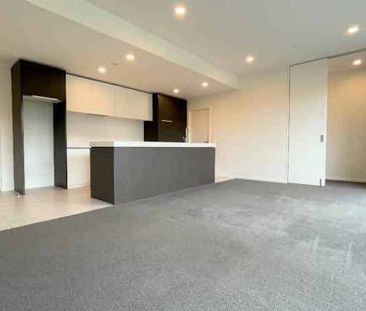 SPACIOUS GROUND FLOOR APARTMENT - Photo 1