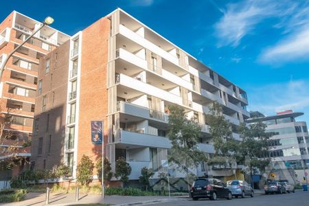 Entry via Block B(next to Anytime fitness), Large two bedrooms apartment located on the top level, right besides Mascot station. - Photo 3