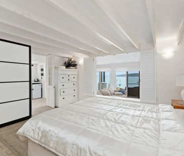 Breathtaking Waterfront Luxury - Photo 4