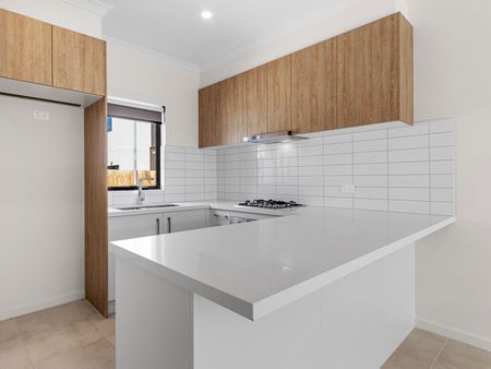 Family Friendly - 3 Bedroom, 2 Bathroom Townhouse - Photo 3