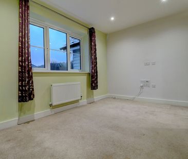 4 bedroom mid terraced house to rent - Photo 6