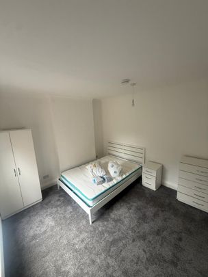 5 Bed Terraced House, Pershore Road, B29 - Photo 1