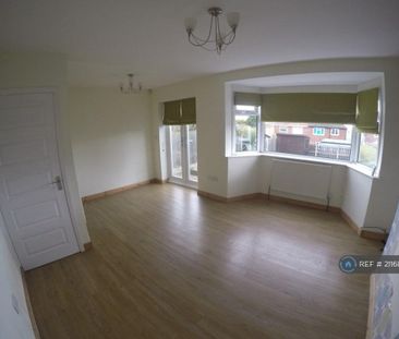 3 bedroom semi-detached house to rent - Photo 1