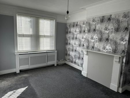 3 bedroom house to rent South Avenue, Southend-on-Sea, SS2 - Photo 2