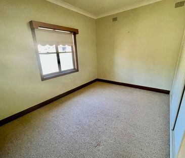 CHARMING 2-BEDROOM HOME - Photo 4