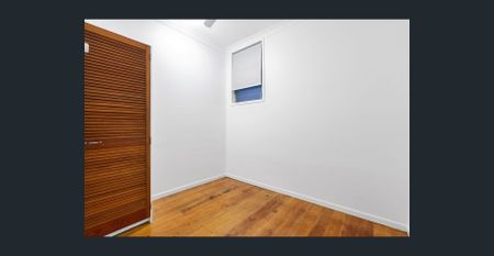 AVAILABLE NOW - ground floor in boutique complex - Photo 3