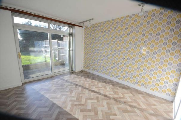 Banbury Road, Middleton, M24 - Photo 1