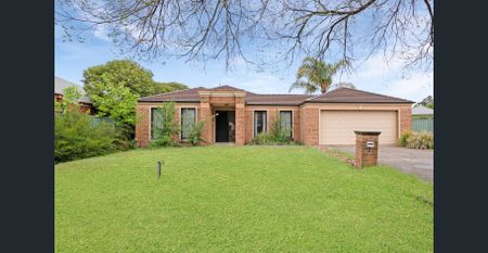 Stylish Living in a Quiet Strathfieldsaye Court - Photo 2