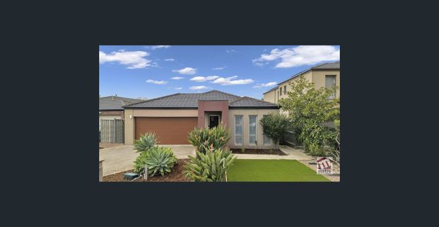 PERFECT BLEND OF LIFESTYLE & LOCATION! - Photo 1