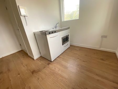 Buckingham Road, Bletchley, MILTON KEYNES - Photo 3