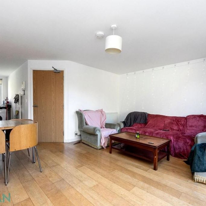 4 bedroom semi-detached house to rent - Photo 1