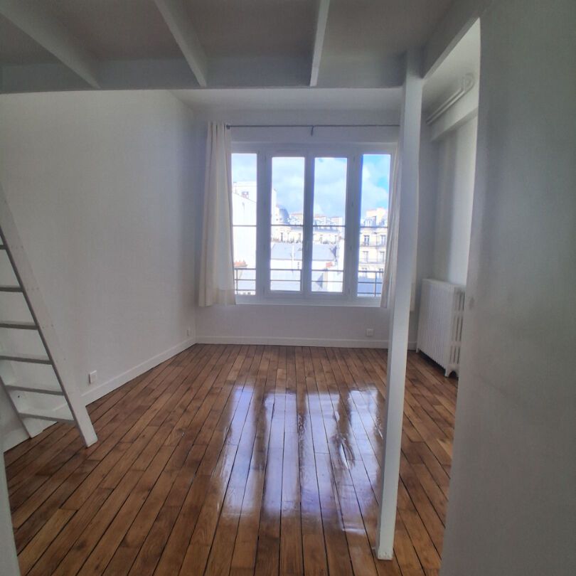 PARIS 6e Rue de Sèvres / Le Bon Marché Studio avec mezzanine Vue dégagée - Photo 1
