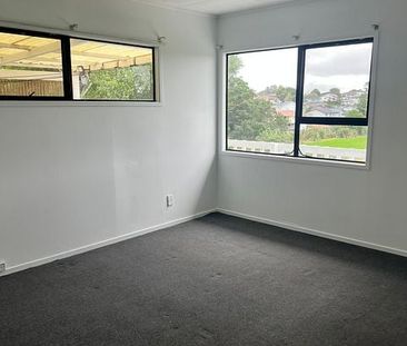 Spacious 3-Bedroom Home with Park View - Photo 1