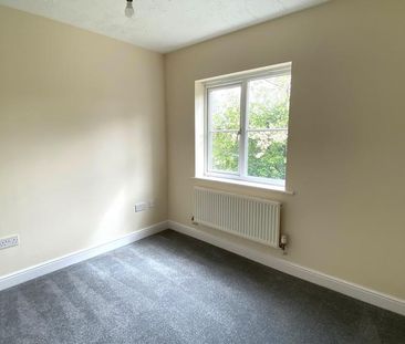 3 bedroom end of terrace house to rent - Photo 4